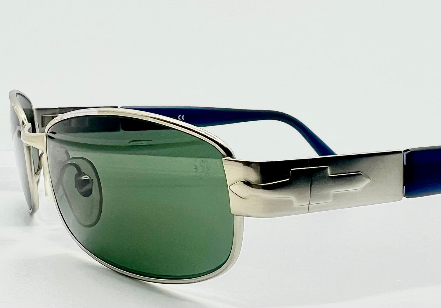 PERSOL 2101-S 57 19 523/31 135-Vintage Sunglasses with green lenses-DEADSTOCK - FULL KIT