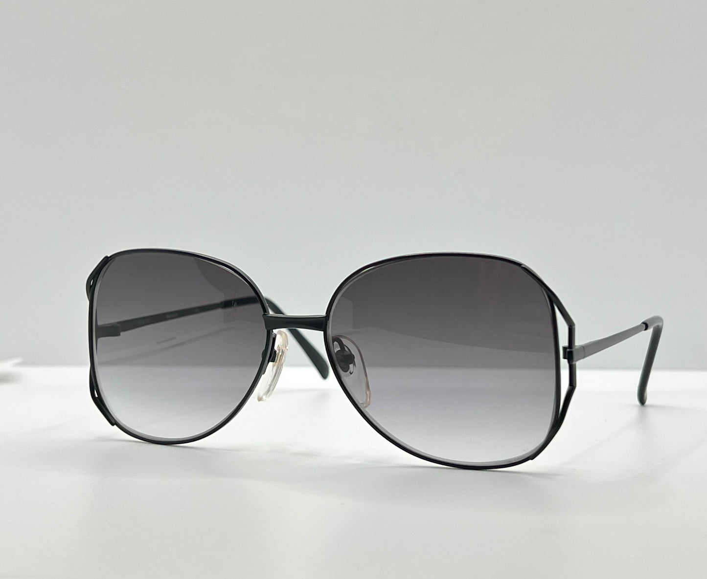 Nikon NK4608 Vintage Sunglasses – Made in Japan – Gradient Lenses – Deadstock