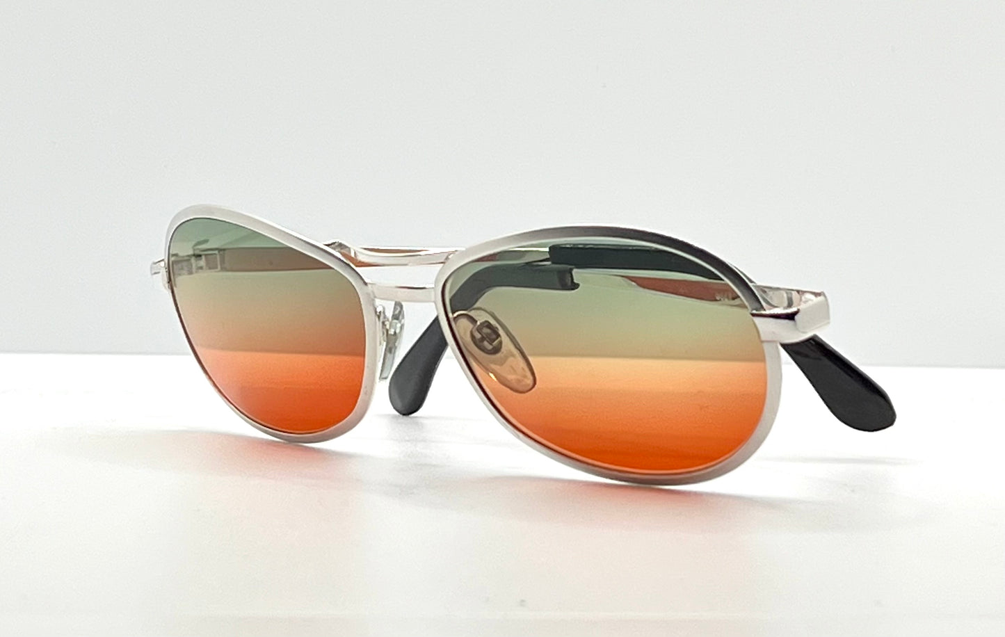 NOS SUZY GILT Vintage Silver Aviator Sunglasses w/New, Custom Sunset Fade Gradient Lenses