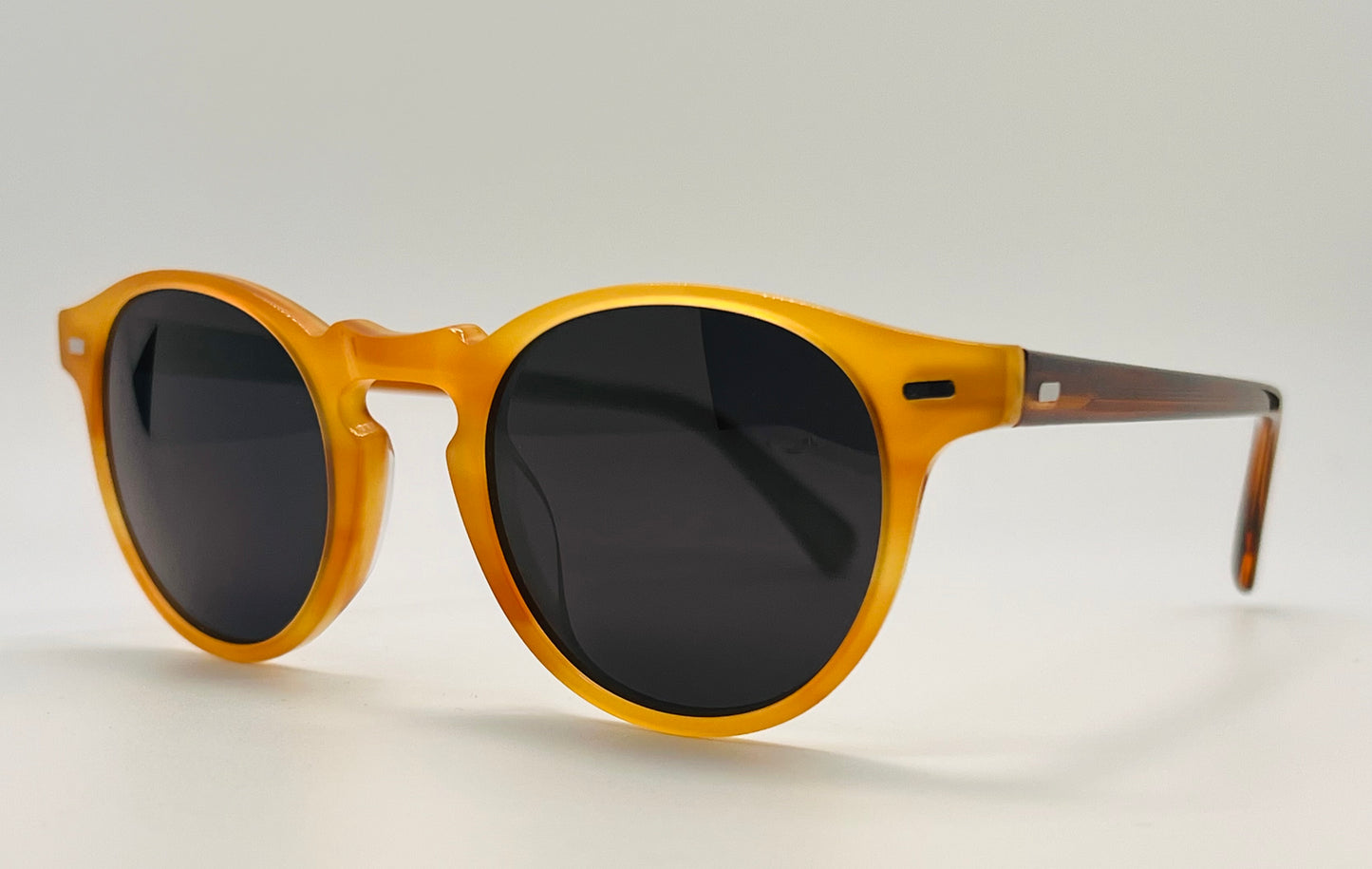 Rare Oliver Peoples Gregory Peck OV5186 Polarized Sunglasses with Honey Amber Two-Tone Frame