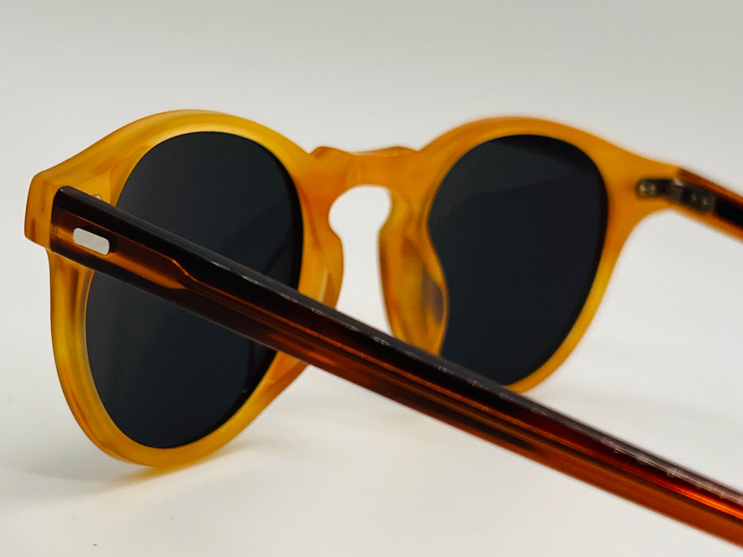 Rare Oliver Peoples Gregory Peck OV5186 Polarized Sunglasses with Honey Amber Two-Tone Frame