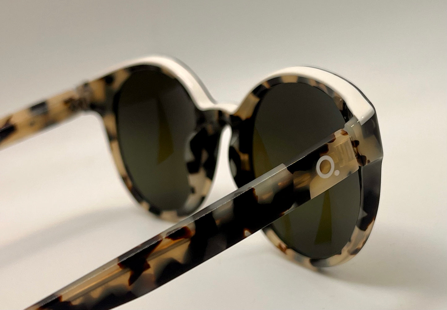 NOS Etnia Barcelona “Wild Love in Africa” Africa 01 HVWH Sunglasses - Full Kit