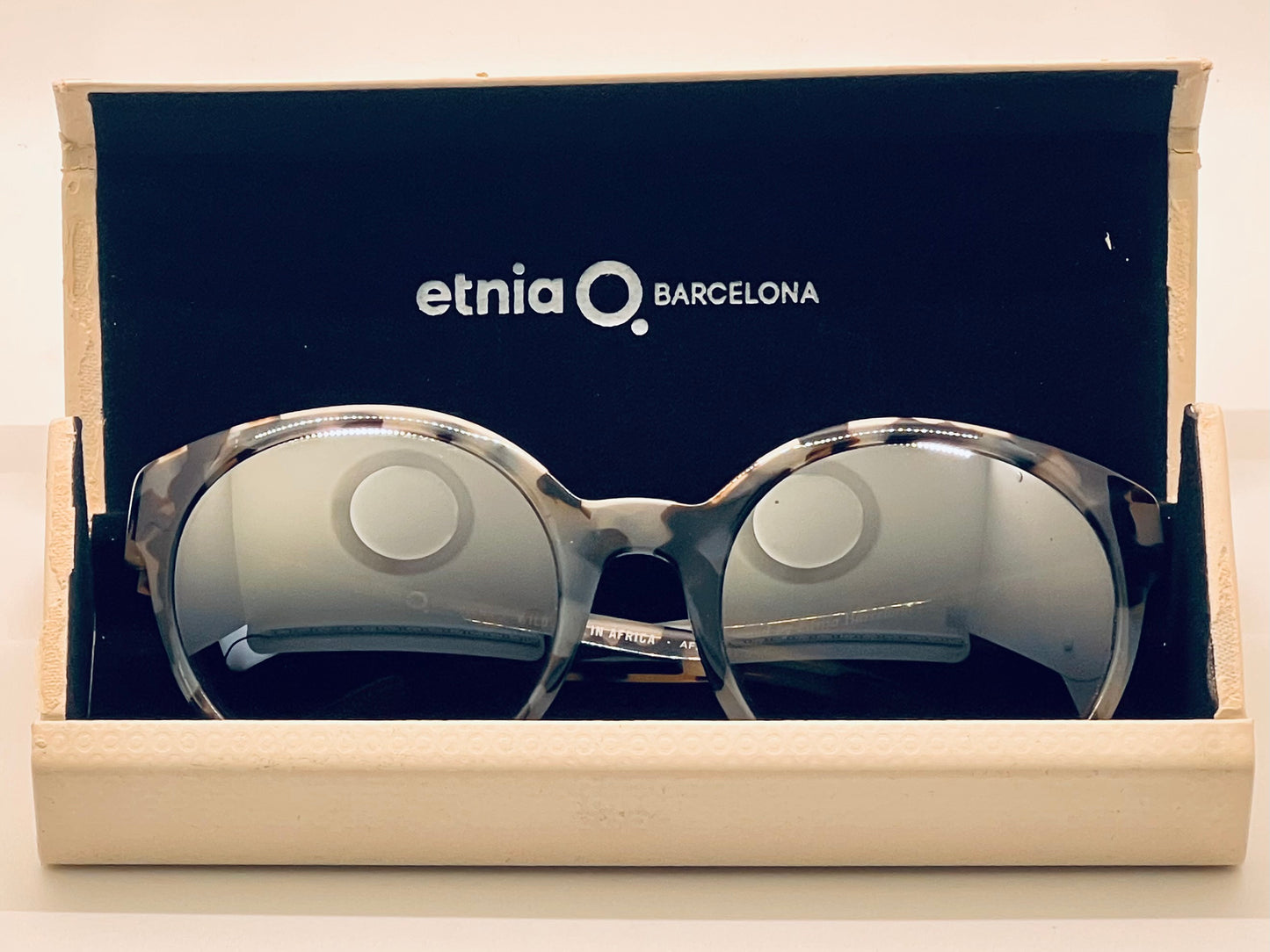 NOS Etnia Barcelona “Wild Love in Africa” Africa 01 HVWH Sunglasses - Full Kit