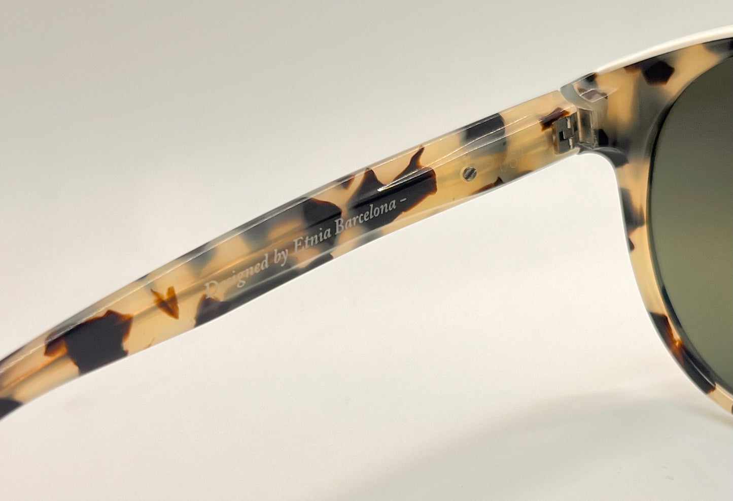 NOS Etnia Barcelona “Wild Love in Africa” Africa 01 HVWH Sunglasses - Full Kit