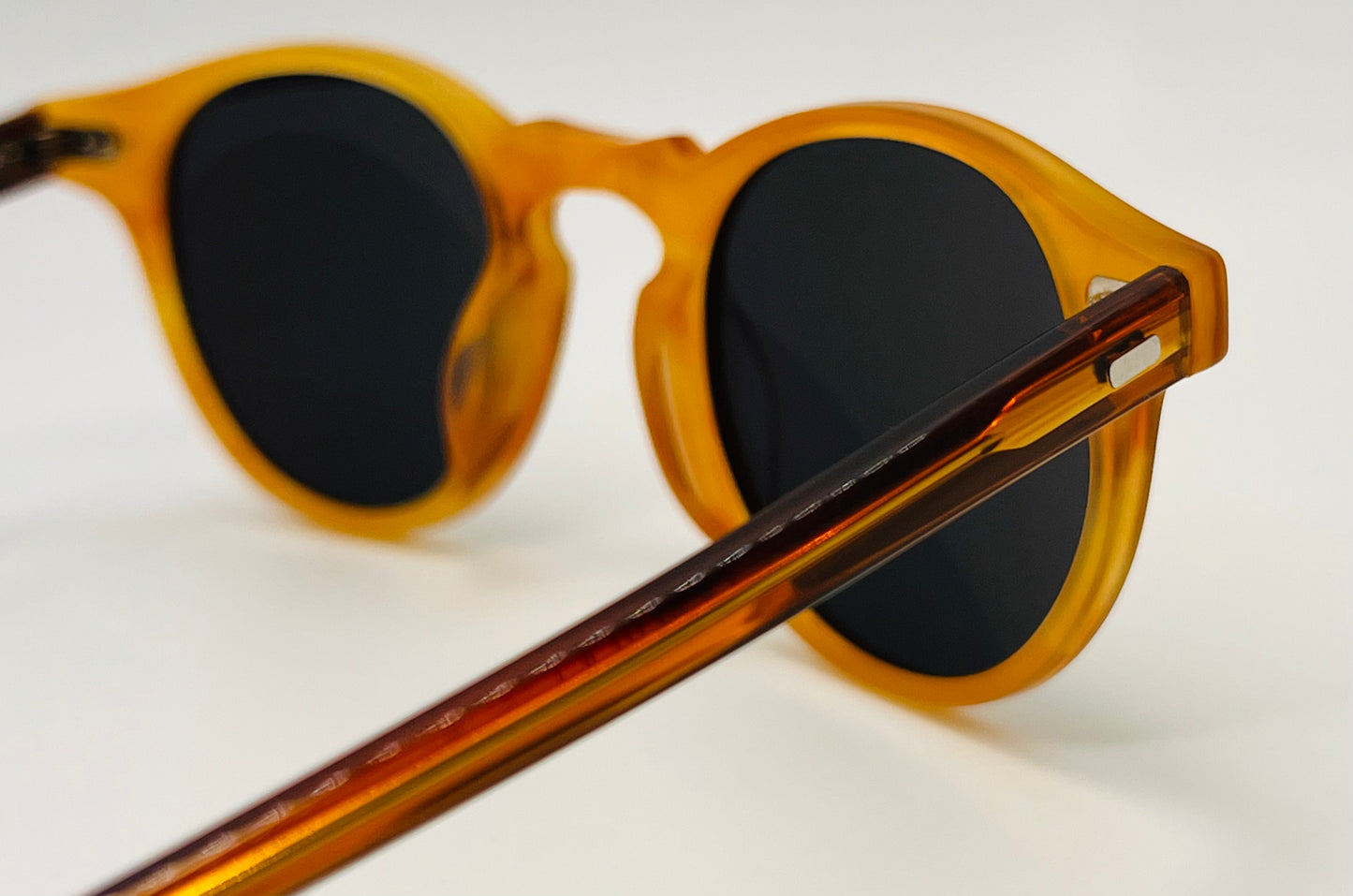 Rare Oliver Peoples Gregory Peck OV5186 Polarized Sunglasses with Honey Amber Two-Tone Frame