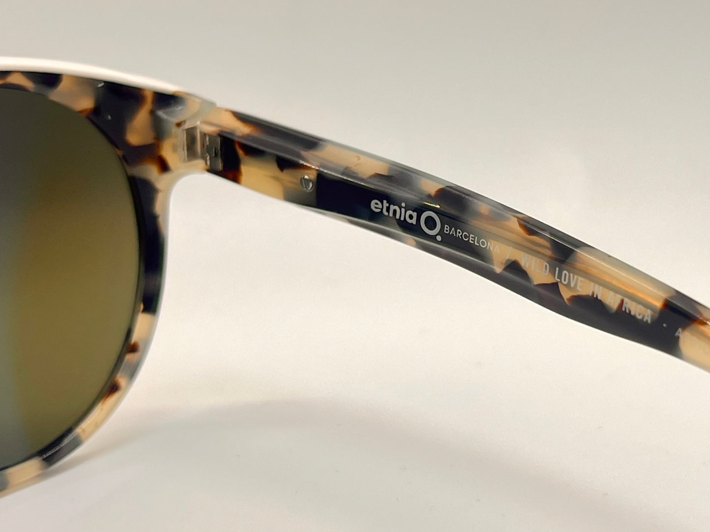 NOS Etnia Barcelona “Wild Love in Africa” Africa 01 HVWH Sunglasses - Full Kit