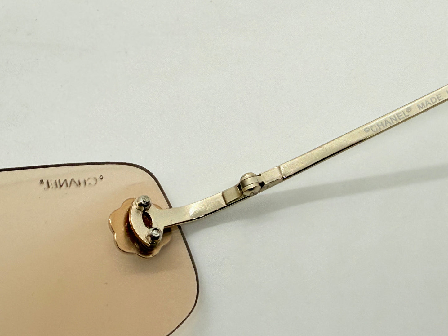 CHANEL 4086 C.124/60 Silver Shield Rimless Sunglasses – Vintage Deadstock – Made in Italy