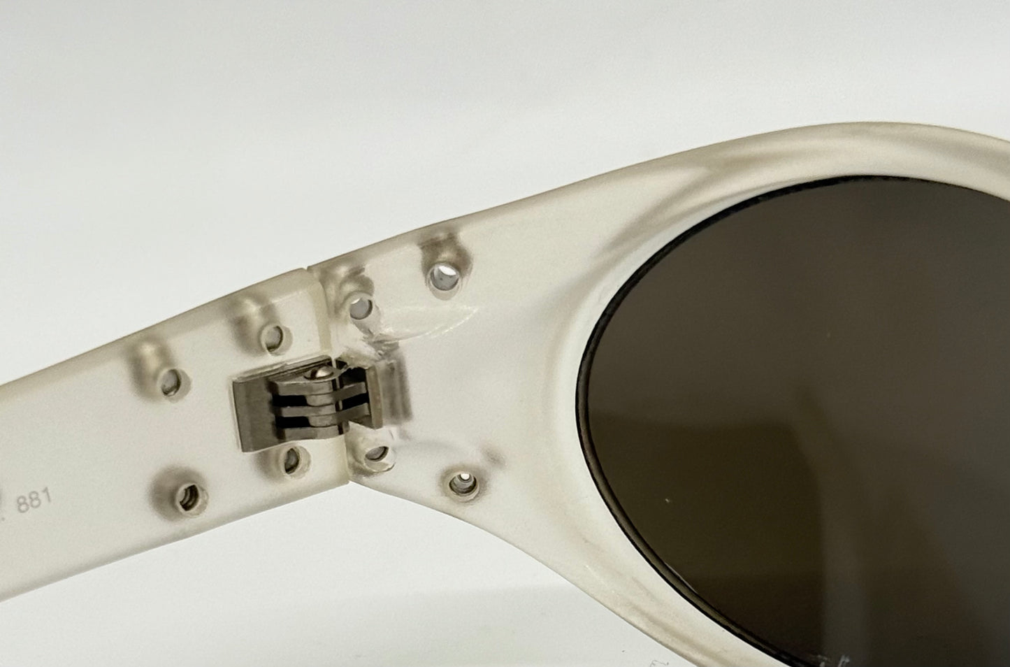 Fila Sf 8504 Col. 881-Frosted Oval Sunglasses-Vintage|Deadstock-France