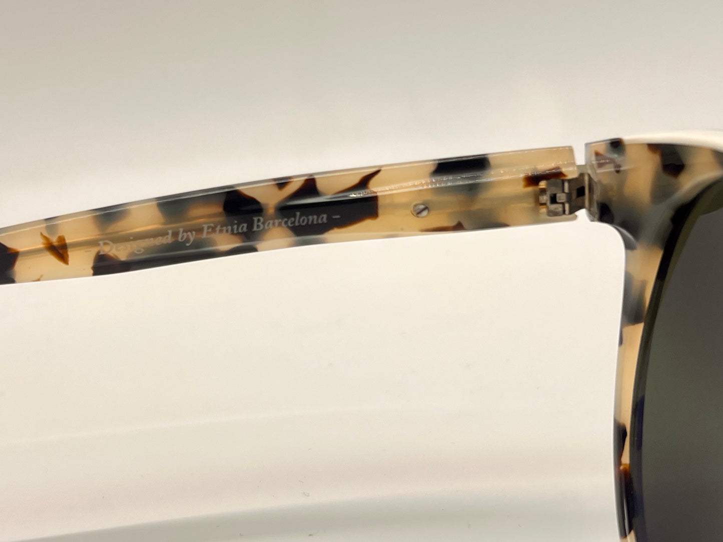 NOS Etnia Barcelona “Wild Love in Africa” Africa 01 HVWH Sunglasses - Full Kit