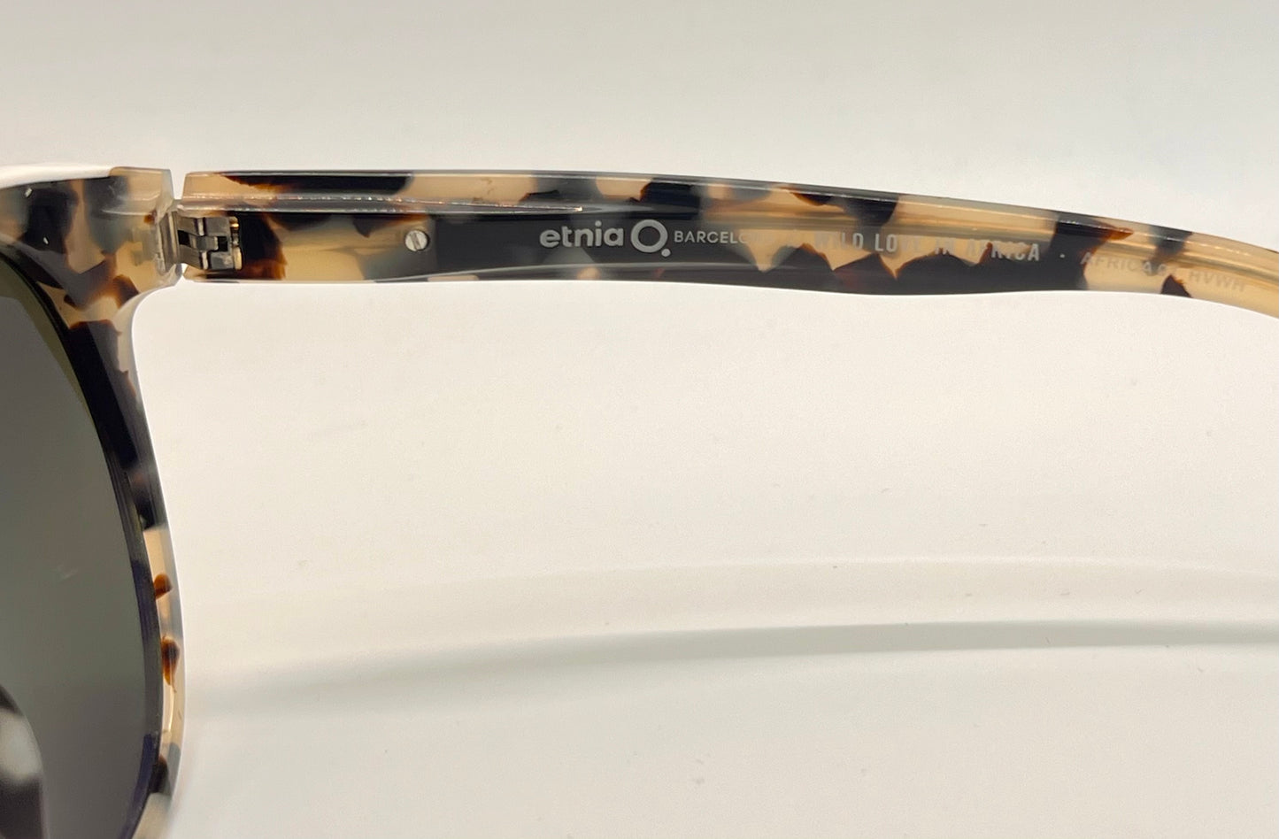 NOS Etnia Barcelona “Wild Love in Africa” Africa 01 HVWH Sunglasses - Full Kit