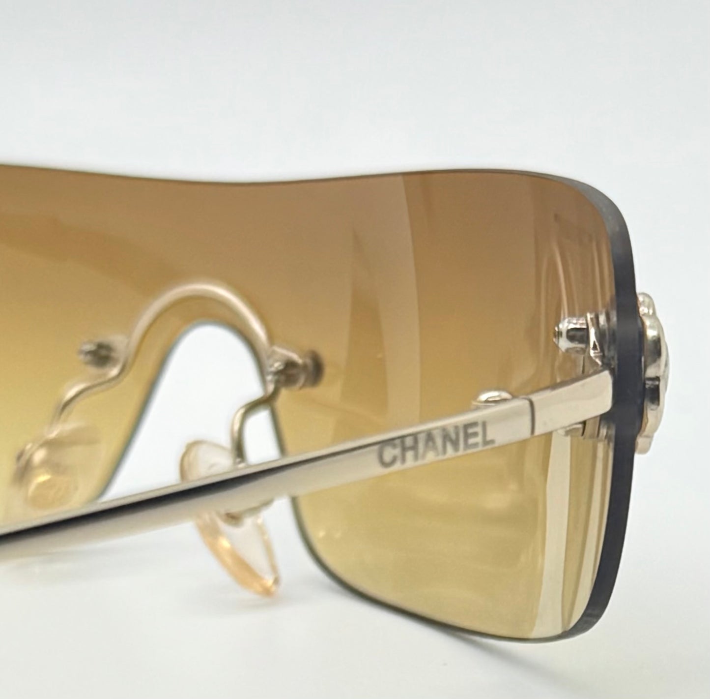 CHANEL 4086 C.125/73 Silver Shield Rimless Sunglasses – Vintage Deadstock – Made in Italy