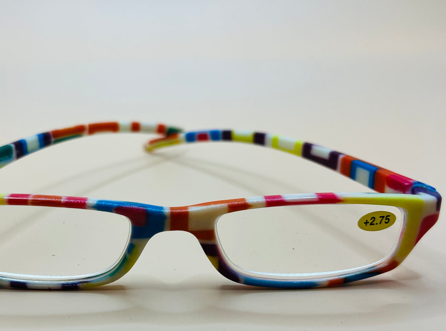 BRAND NEW GEOMETRIC NARROW READERS. FEATURES MULTI-COLOR DESIGN WITH MATCHING CASE