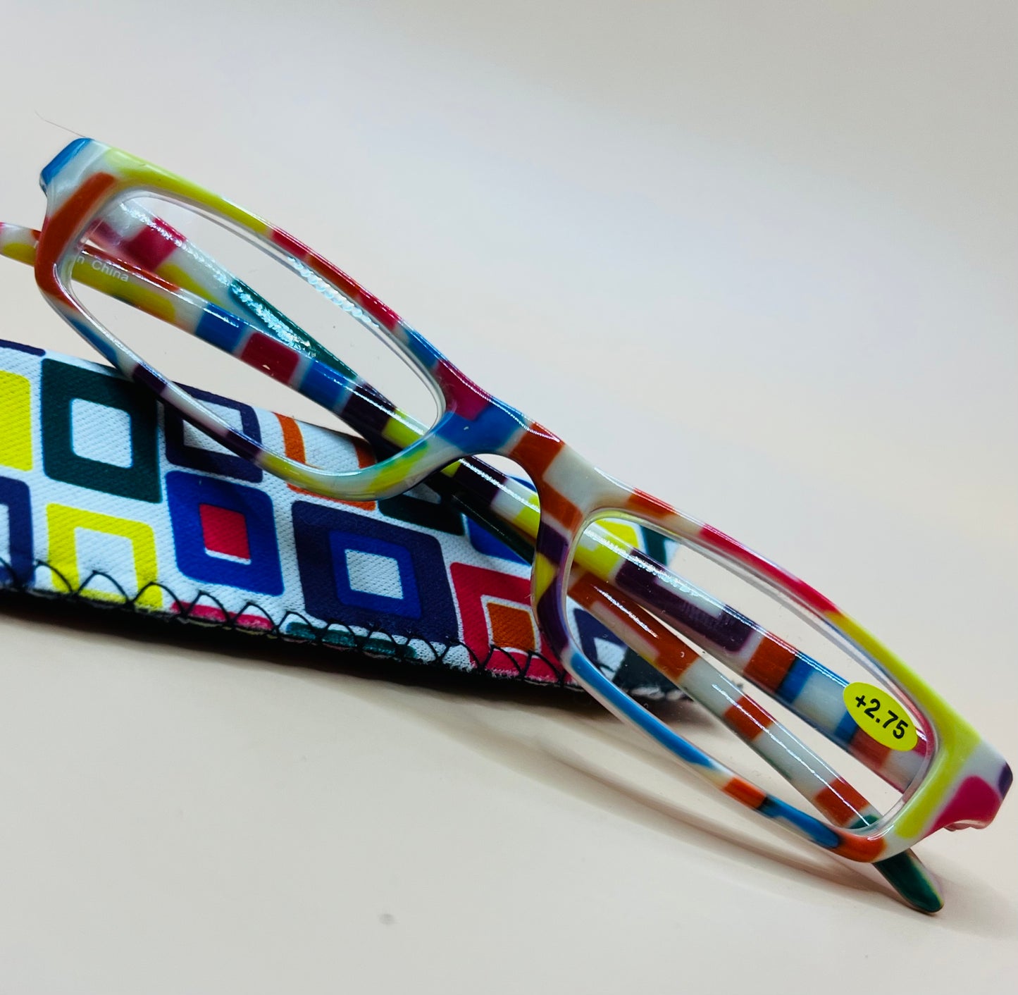 BRAND NEW GEOMETRIC NARROW READERS. FEATURES MULTI-COLOR DESIGN WITH MATCHING CASE