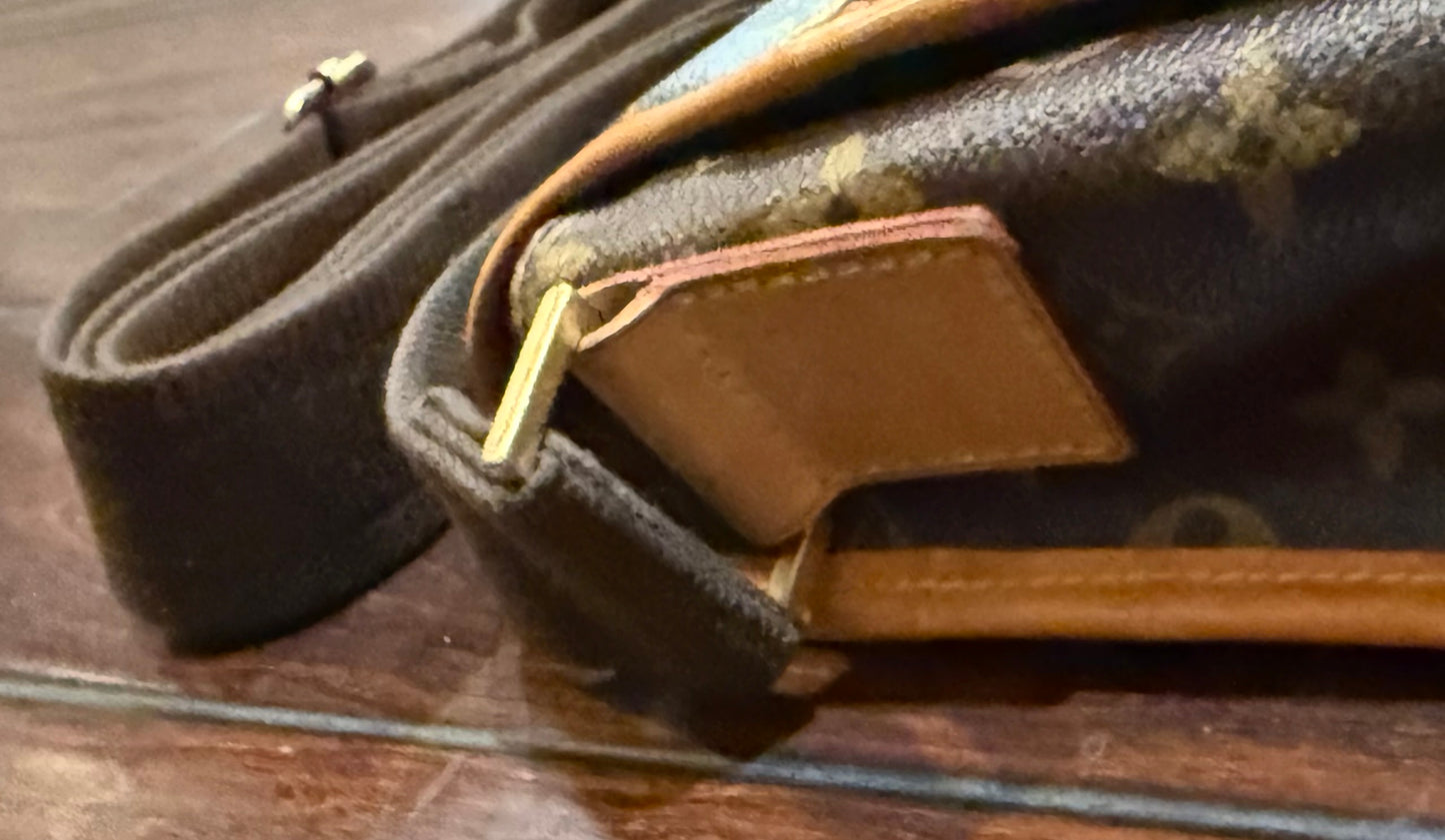 Louis Vuitton Monogram Reporter PM Crossbody Bag – Authentic 2009