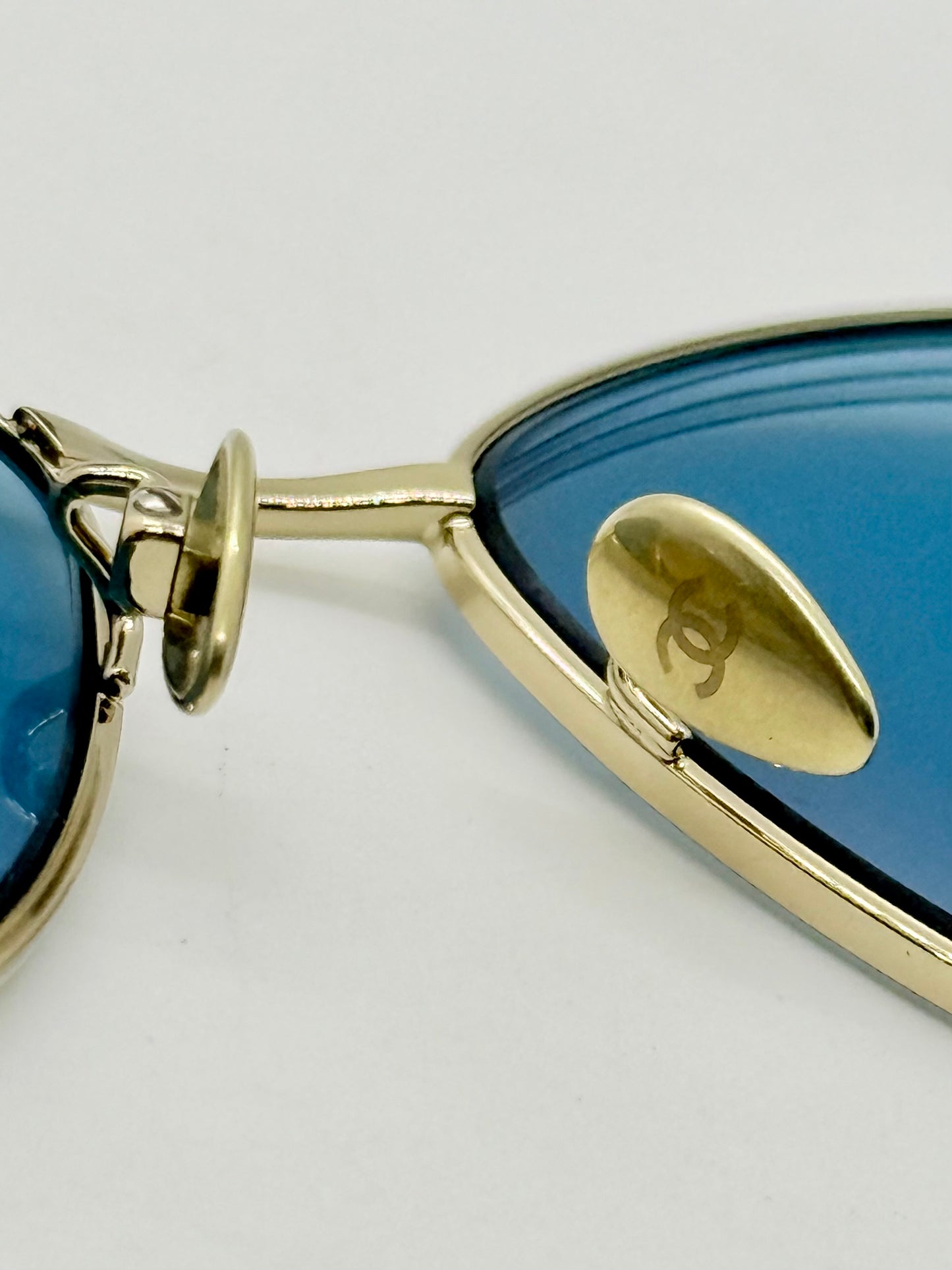 Chanel 4253 C.395/80-Y2K Vintage Gold Metal Sunglasses-UNWORN-w/Case