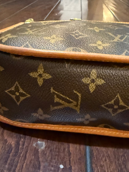 Louis Vuitton Monogram Reporter PM Crossbody Bag – Authentic 2009
