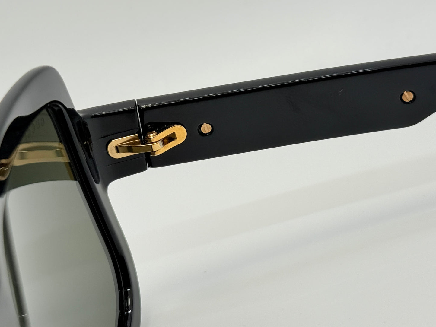 Brand New Gucci GG0979S 001 Black/Gold Sunglasses – Luxurious Statement Piece