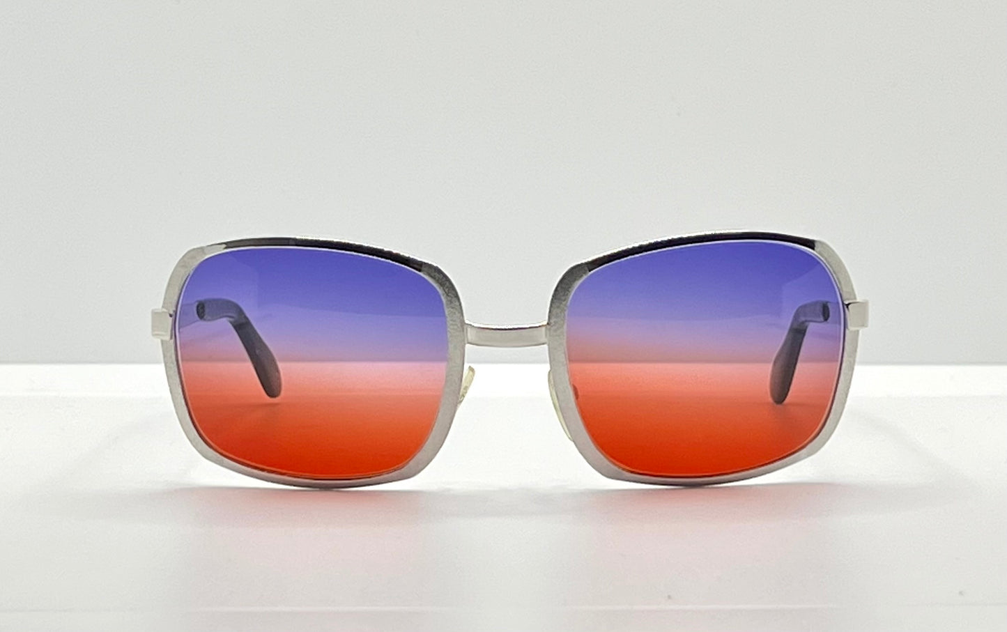 NEOSTYLE Boutique 304 VINTAGE Sunglasses w/New, Custom “Solar Fade” Lenses-Deadstock-Germany