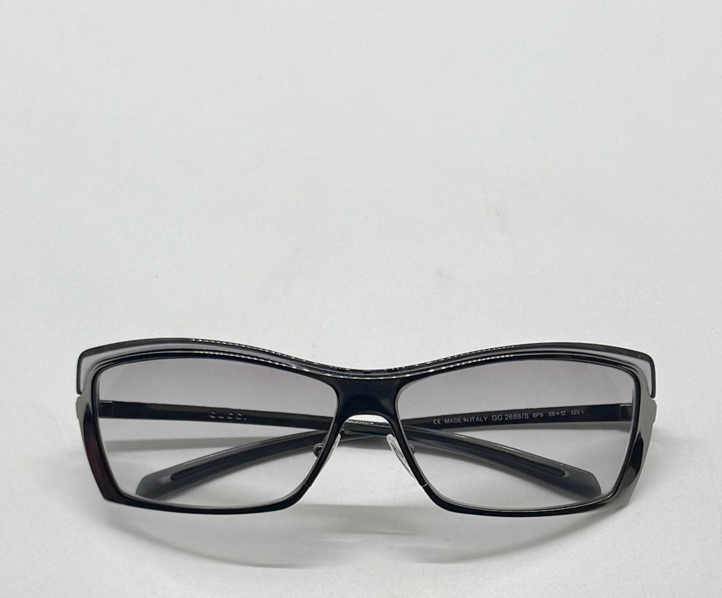 Deadstock Y2K Gucci GG 2688/S Sunglasses – Full Kit – Grey Gradient Lenses