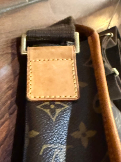 Louis Vuitton Monogram Reporter PM Crossbody Bag – Authentic 2009