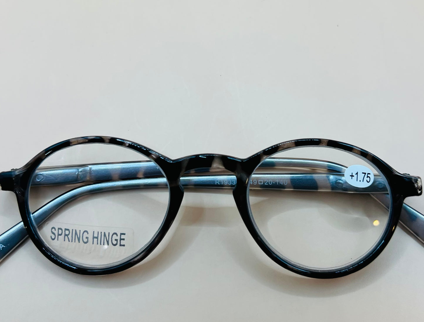 Brand new rounded readers. Features Spring hinges & provides  full protection from harmful UV rays   No brand - Great Price