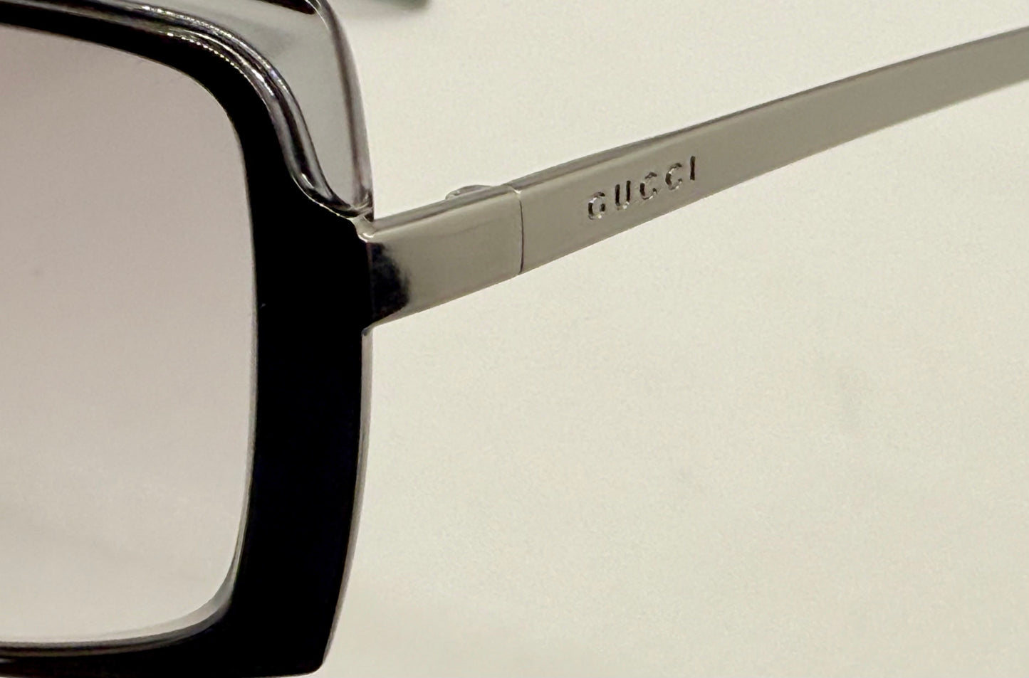 Deadstock Y2K Gucci GG 2688/S Sunglasses – Full Kit – Grey Gradient Lenses