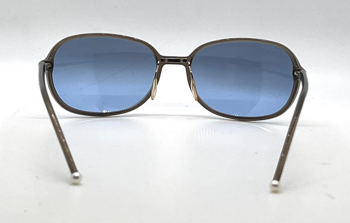 CHANEL 5040-H Smoky Brown Blue Lens Pearl Tip Sunglasses UNWORN Made in Italy