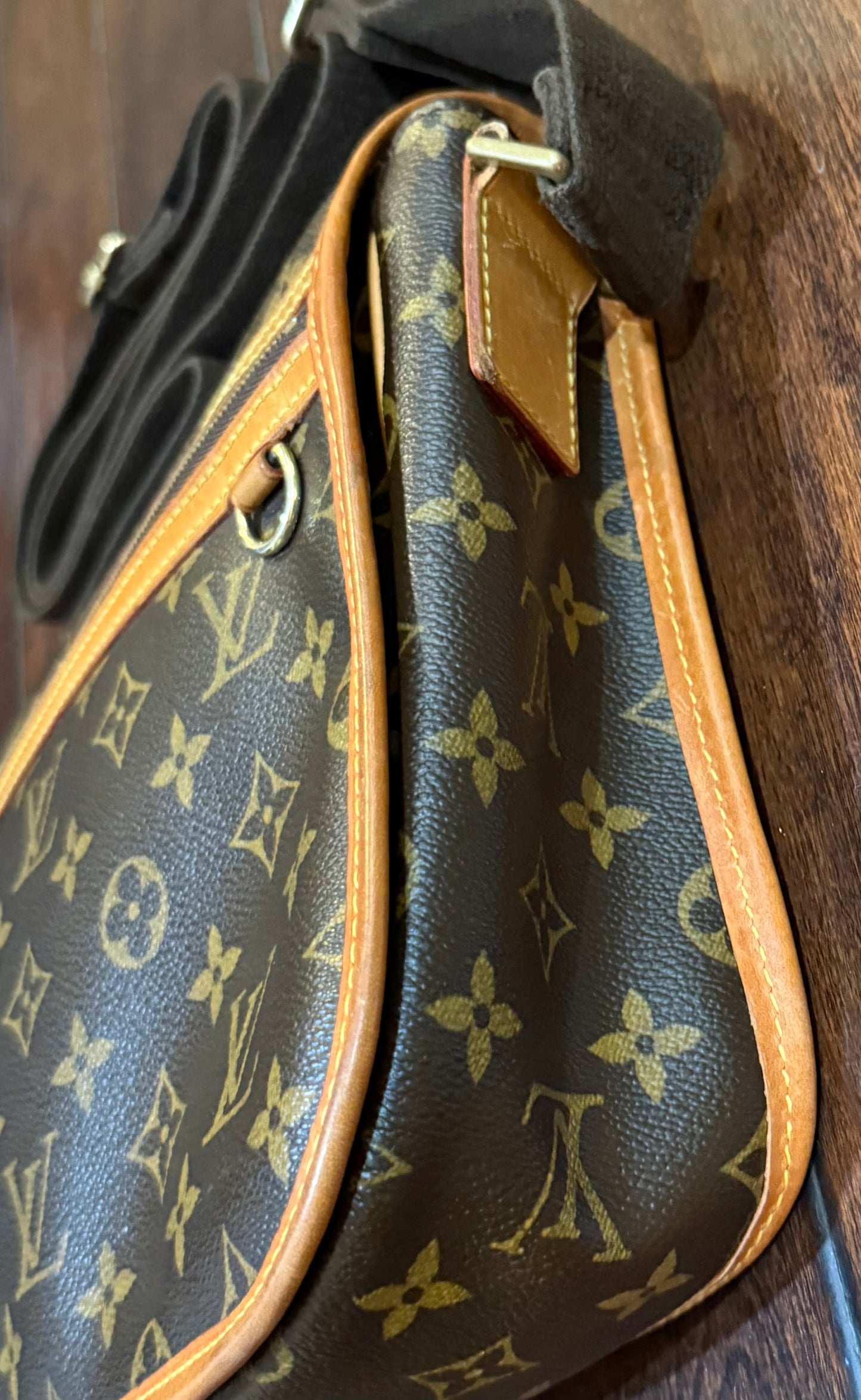 Louis Vuitton Monogram Reporter PM Crossbody Bag – Authentic 2009