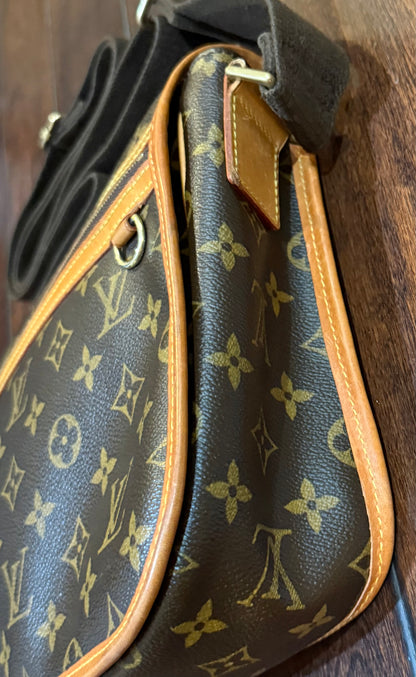 Louis Vuitton Monogram Reporter PM Crossbody Bag – Authentic 2009