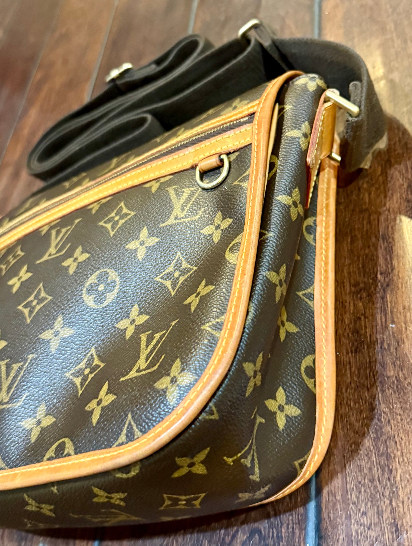 Louis Vuitton Monogram Reporter PM Crossbody Bag – Authentic 2009
