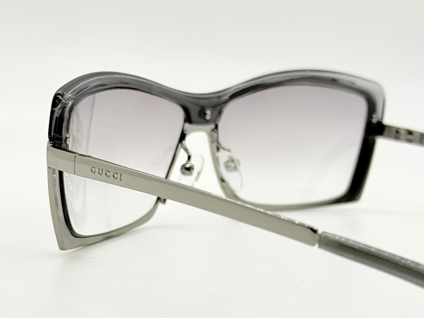 Deadstock Y2K Gucci GG 2688/S Sunglasses – Full Kit – Grey Gradient Lenses