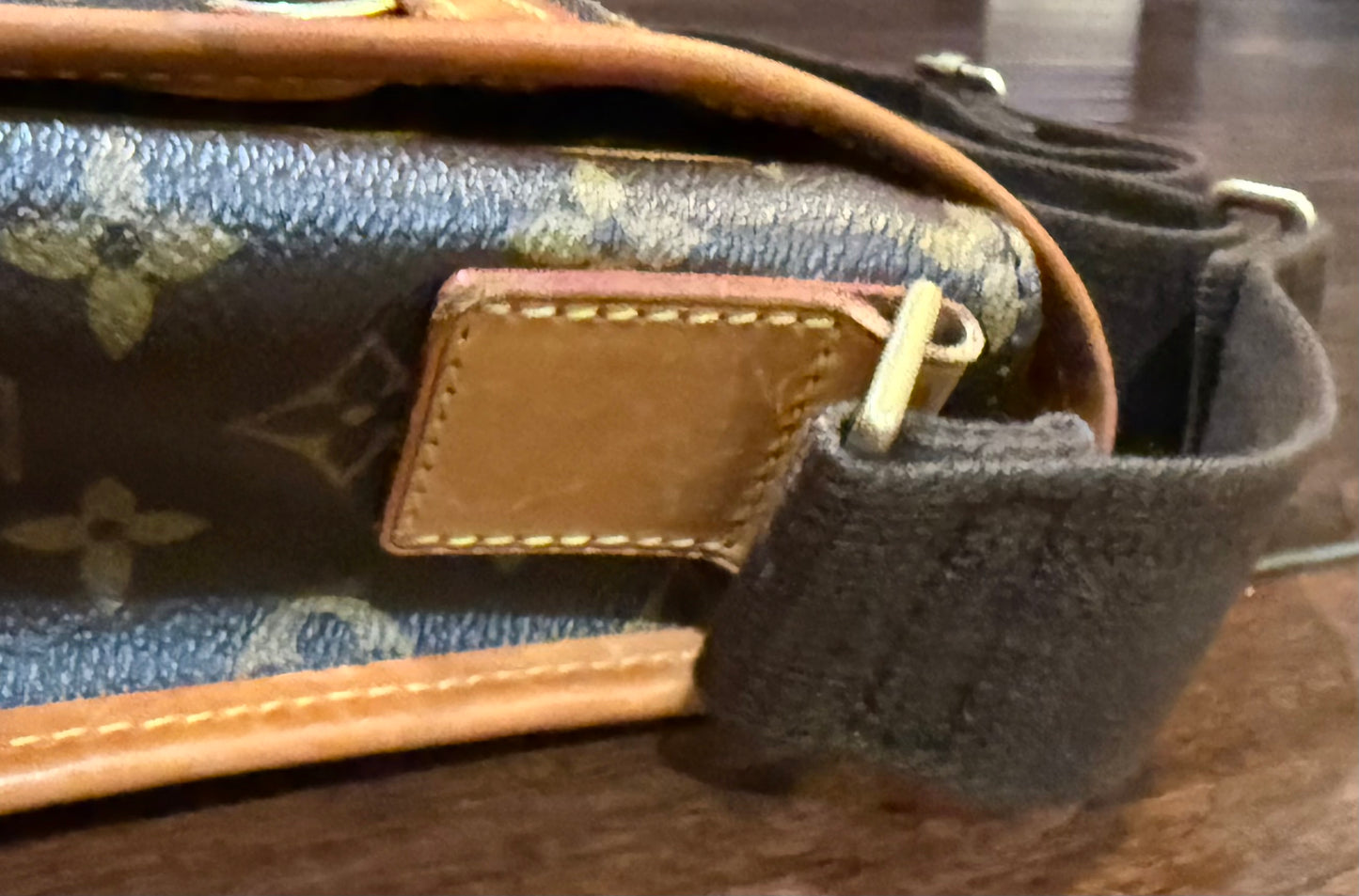 Louis Vuitton Monogram Reporter PM Crossbody Bag – Authentic 2009