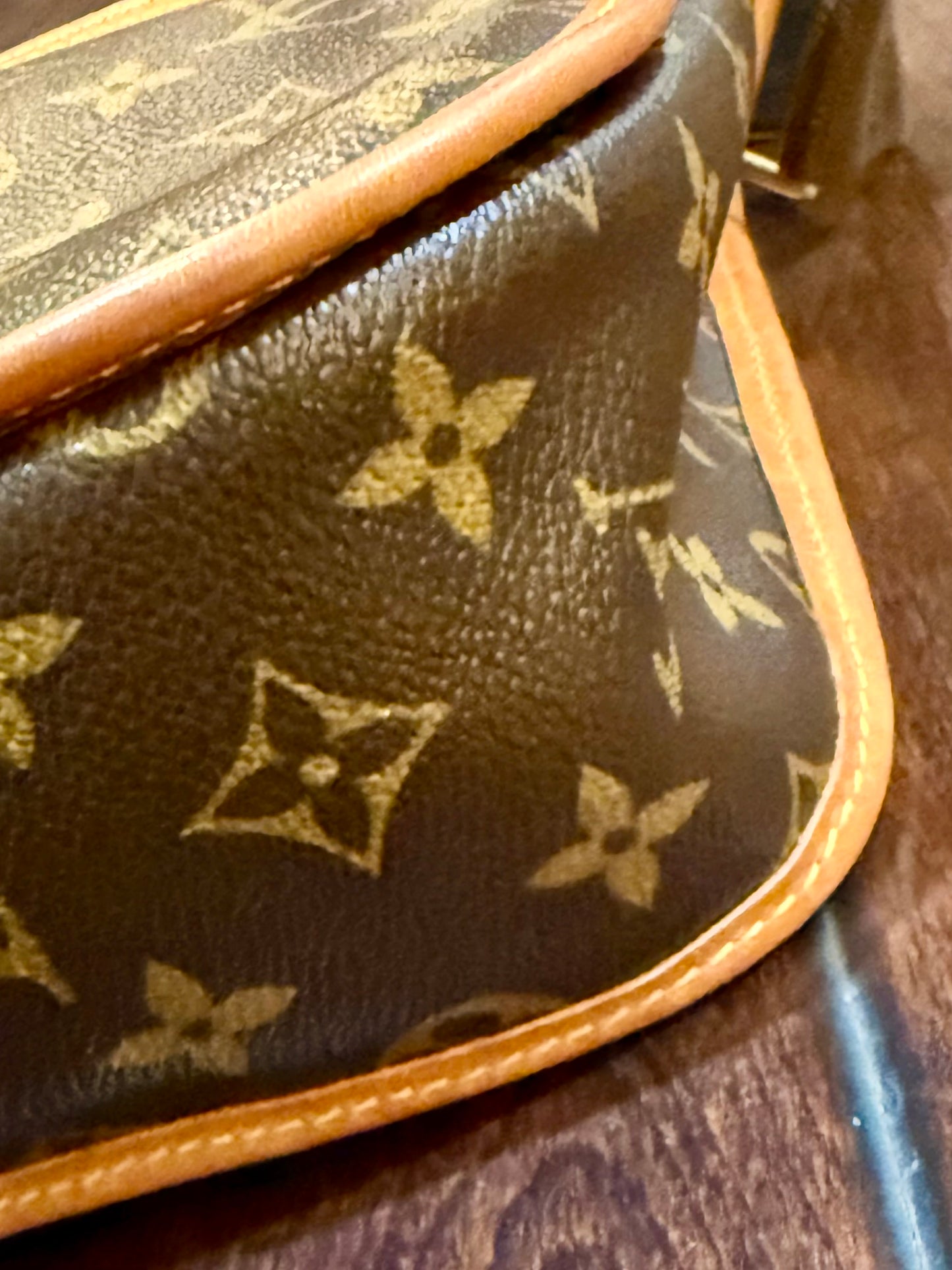 Louis Vuitton Monogram Reporter PM Crossbody Bag – Authentic 2009