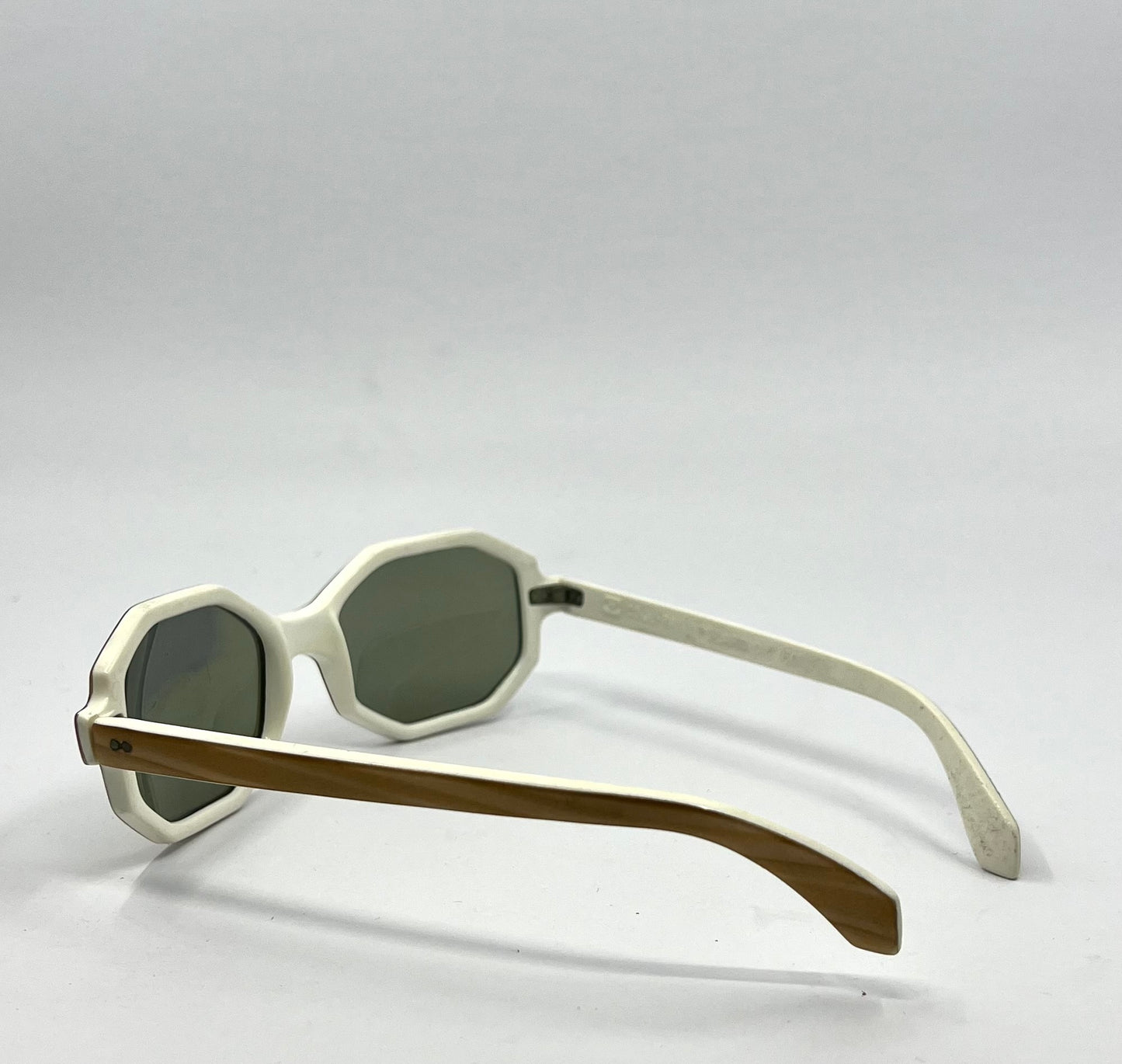 Vintage Bonjour Cool-Ray® Polaroid® 160 Octagonal Sunglasses – White/Woodgrain – Preloved