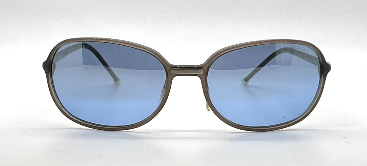 CHANEL 5040-H Smoky Brown Blue Lens Pearl Tip Sunglasses UNWORN Made in Italy
