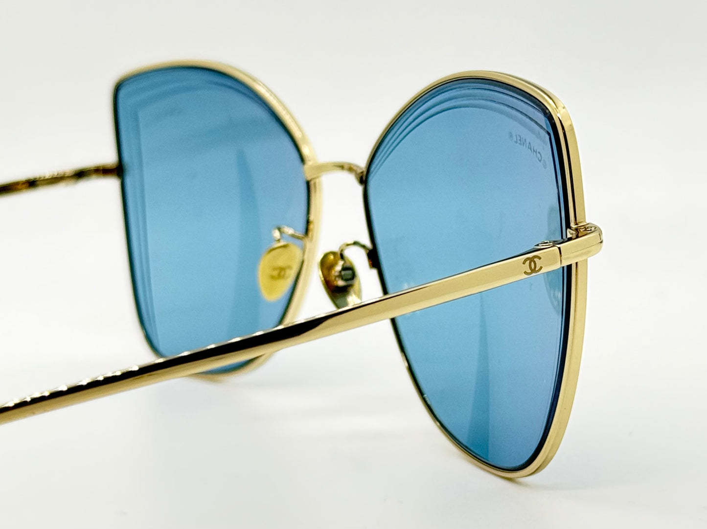 Chanel 4253 C.395/80-Y2K Vintage Gold Metal Sunglasses-UNWORN-w/Case