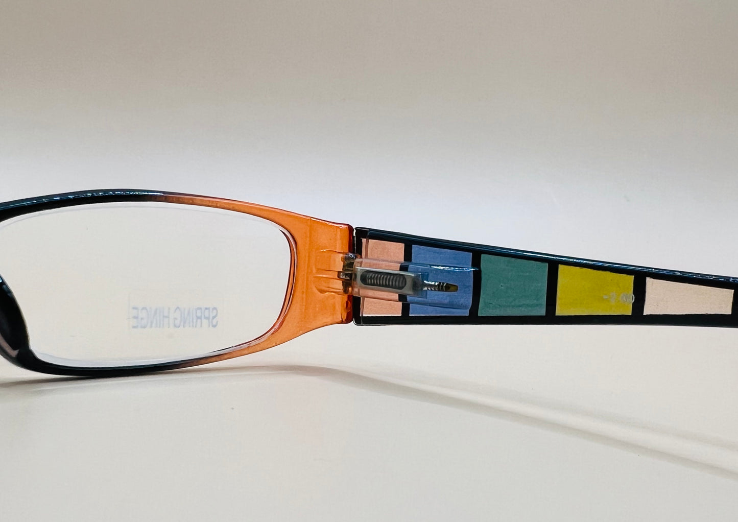 GEOMETRIC NARROW READERS.  BLACK FRAME FRONT WITH MULTI-COLOR ARMS