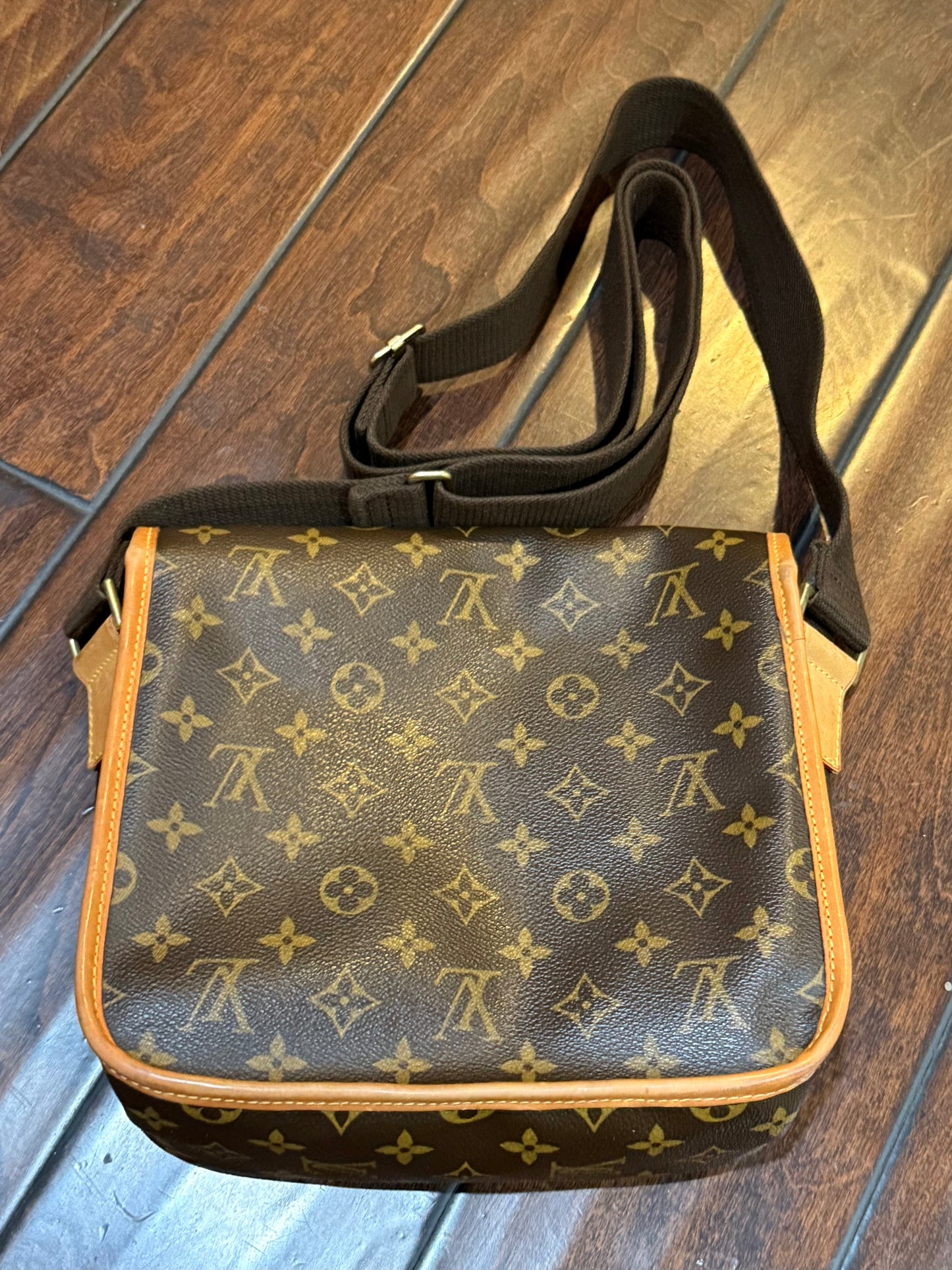 Louis Vuitton Monogram Reporter PM Crossbody Bag – Authentic 2009