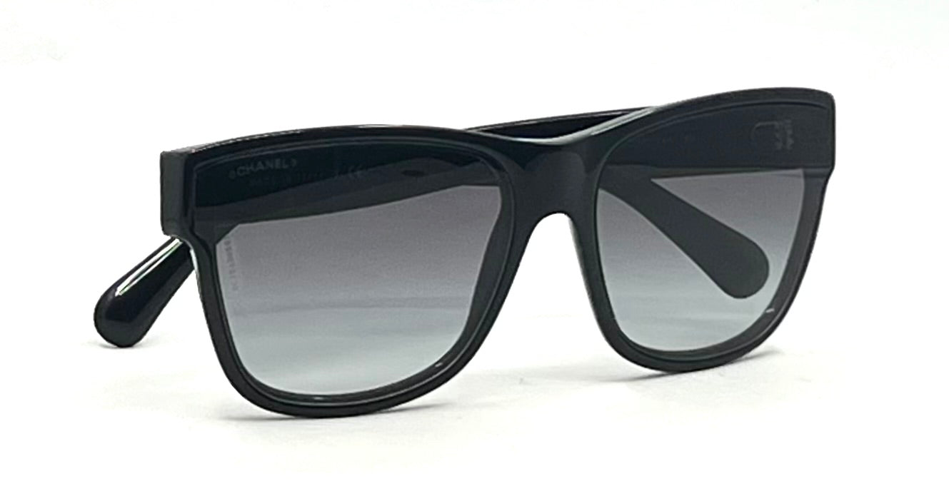 Chanel 5386 Black CC Logo Sunglasses 60-16 Italy Gradient Lens Unworn