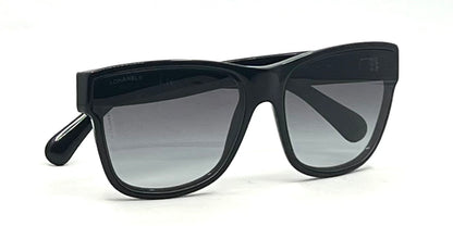 Chanel 5386 Black CC Logo Sunglasses 60-16 Italy Gradient Lens Unworn