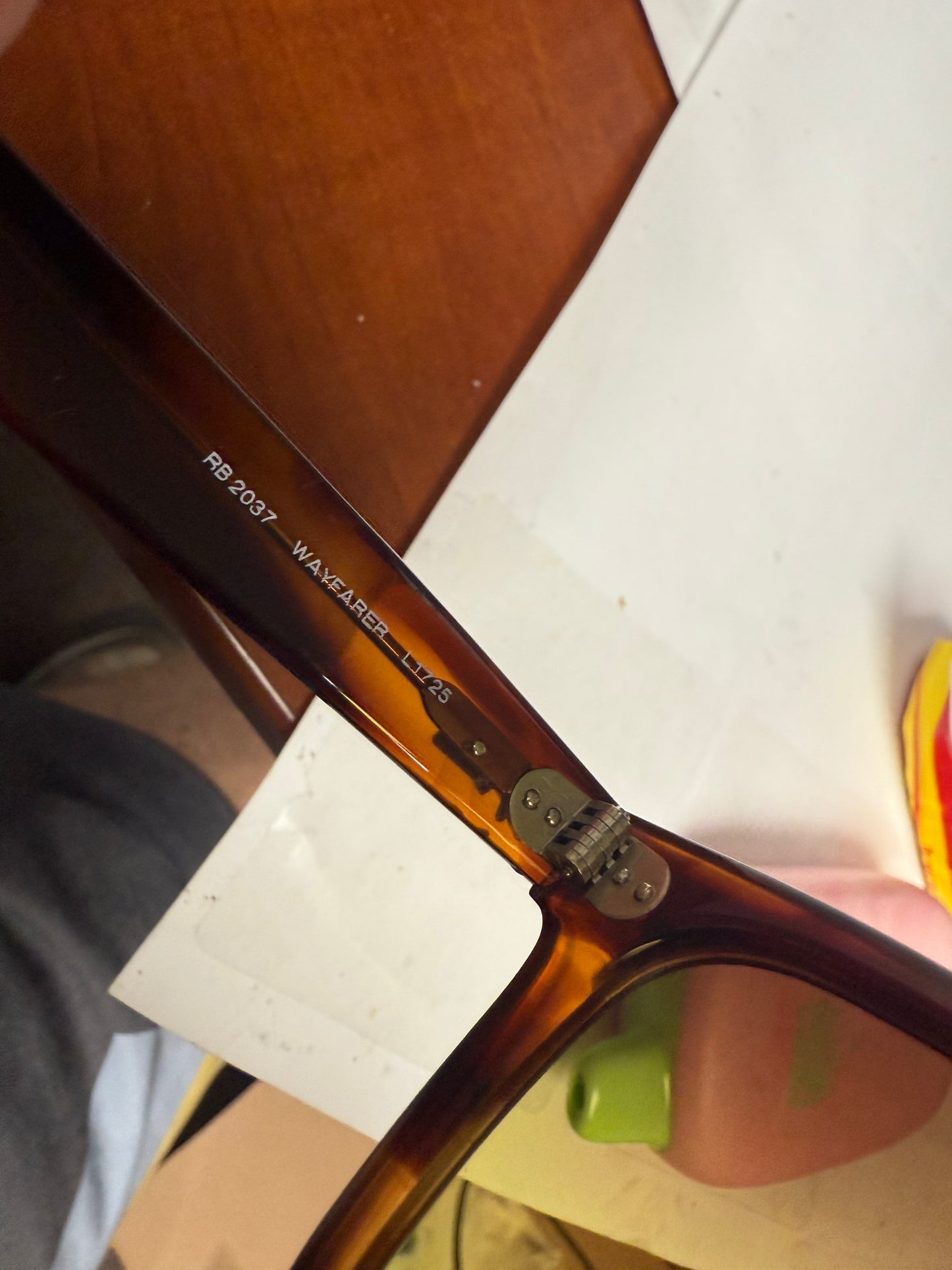 Ray-Ban RB2037