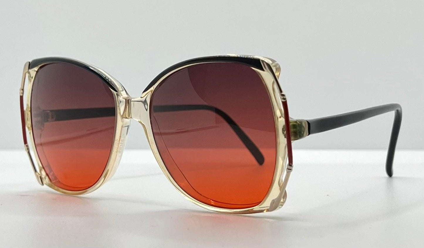 Sophia Loren Oversized Cat-Eye Sunglasses W|New, Custom Dark Grey|Blood Orange Gradient Lenses – Unknown Model