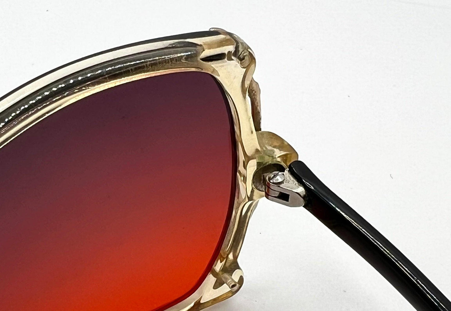 Sophia Loren Oversized Cat-Eye Sunglasses W|New, Custom Dark Grey|Blood Orange Gradient Lenses – Unknown Model