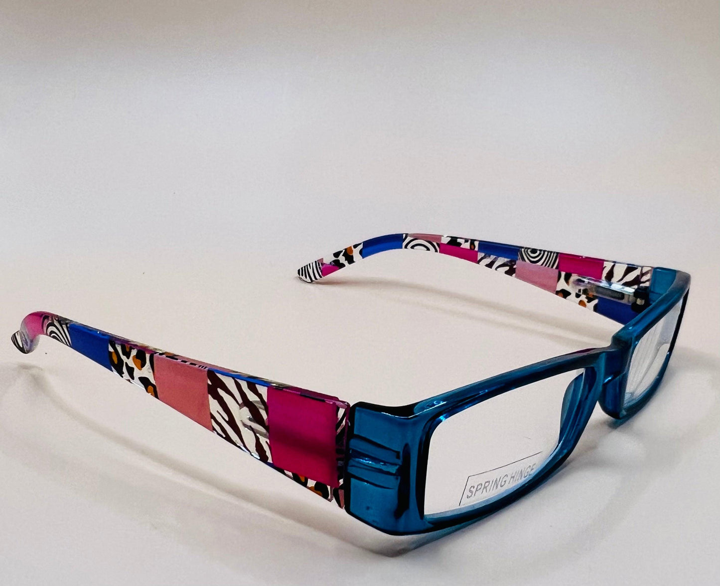 Sleek and stylish geometric narrow readers.  Featuring spring hinges in four colors with stylish arms and ultra thin Aspheric Lenses