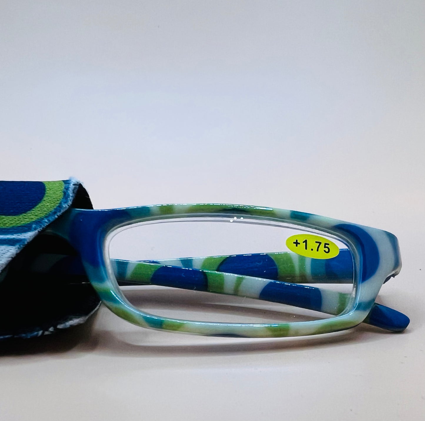 BRAND NEW GEOMETRIC NARROW READERS.  FEATURING A BLUE/GREEN MULTI-COLOR DESIGN WITH MATCHING CASE