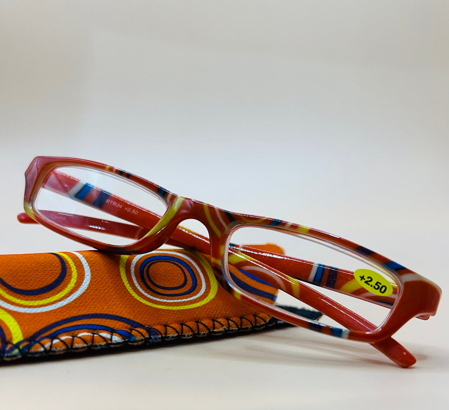 BRAND NEW  GEOMETRIC NARROW READERS.  ORANGE DESIGN WITH MATCHING CASE