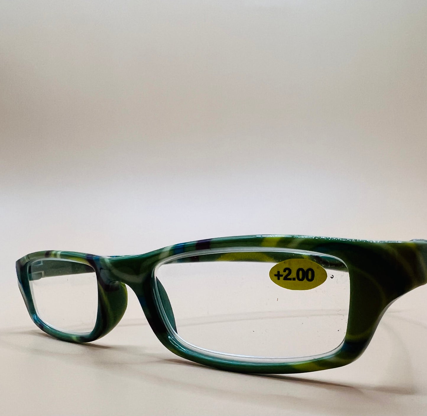 BRAND NEW  GEOMETRIC NARROW READERS.  GREEN DESIGN WITH MATCHING CASE