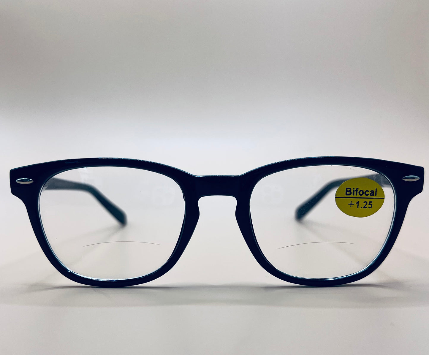 BLENDED BI-FOCAL READING LENS FOR DISCREET LOOK