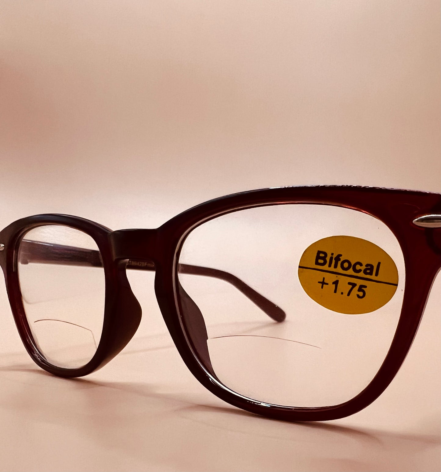 BLENDED BI-FOCAL READING LENS FOR DISCREET LOOK