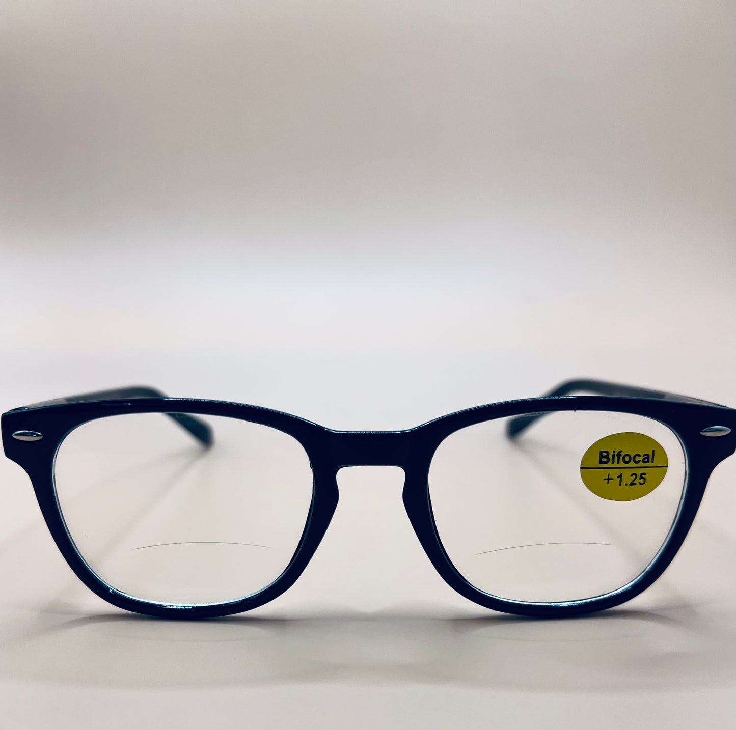 BLENDED BI-FOCAL READING LENS FOR DISCREET LOOK